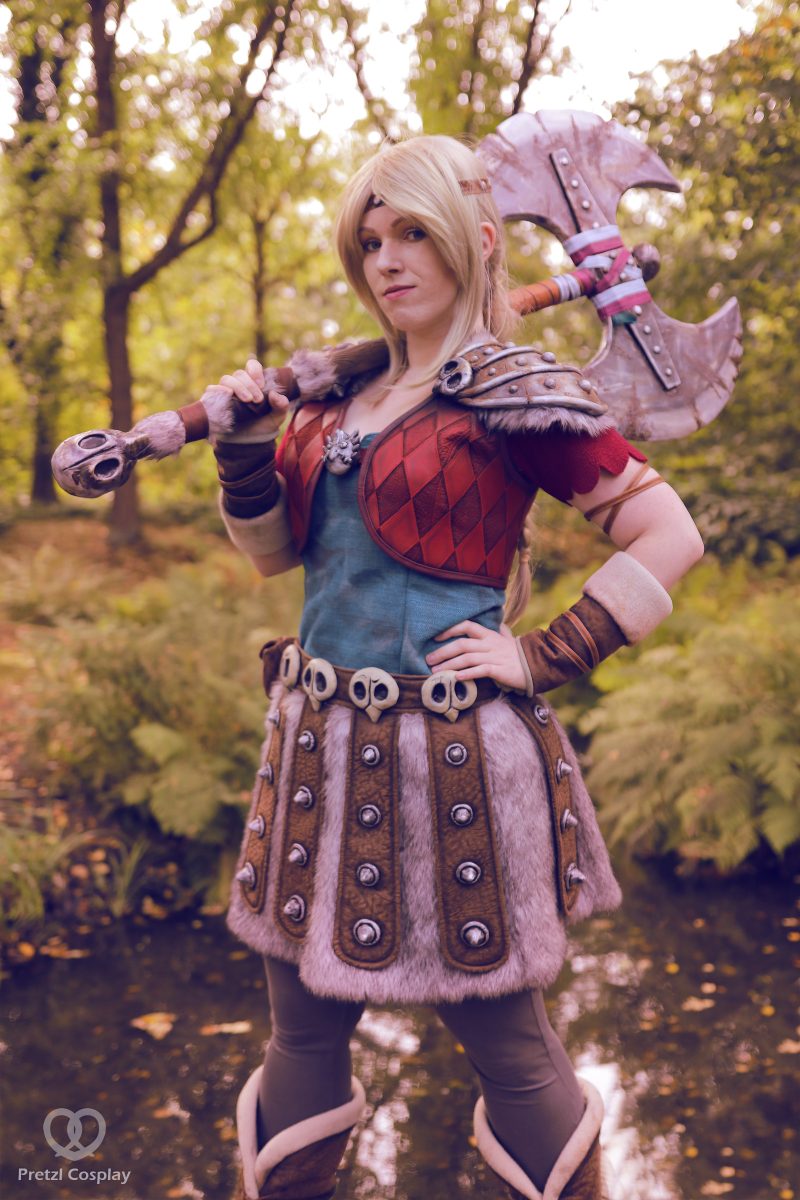 Astrid viking axe template and tutorial - Pretzl Cosplay
